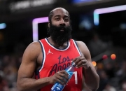 B体育体育活动-哈登遭遇伤病困扰，篮网队面临挑战