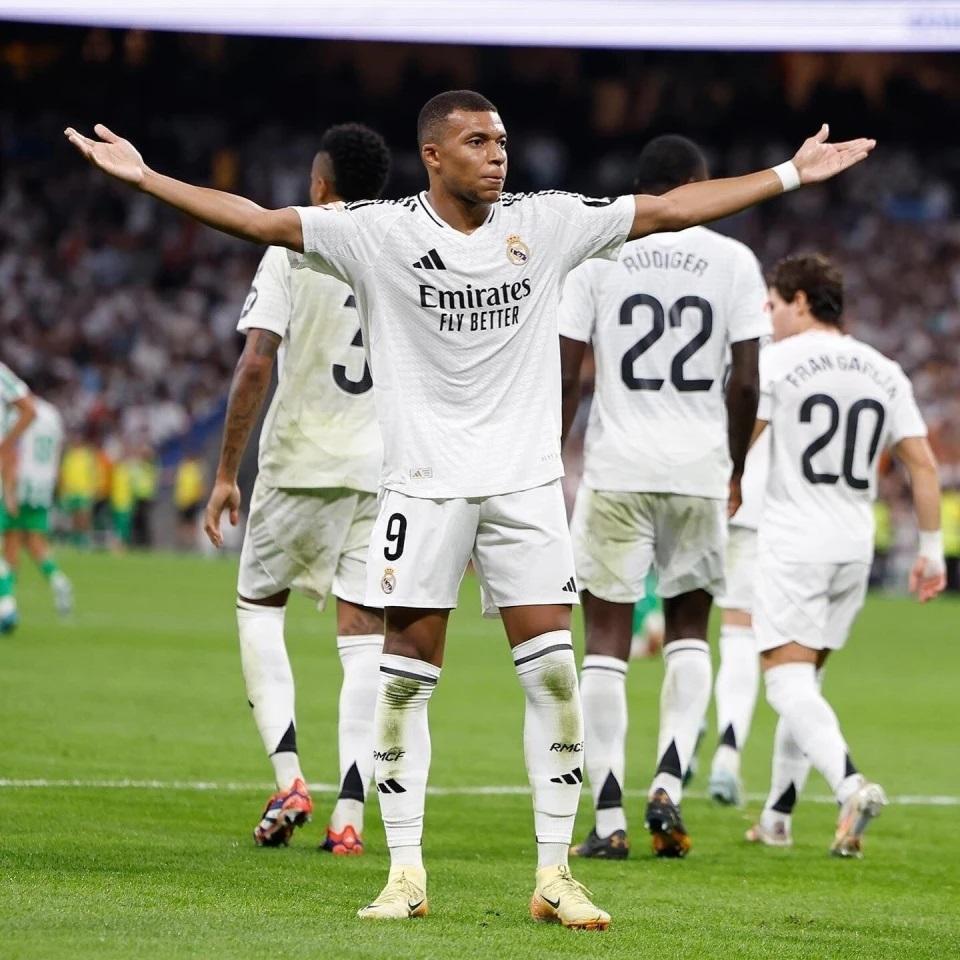 皇马客场大胜瓦伦西亚西甲冠军奖杯在望的简单介绍 皇马客场大胜瓦伦西亚西甲冠军奖杯在望的简单介绍