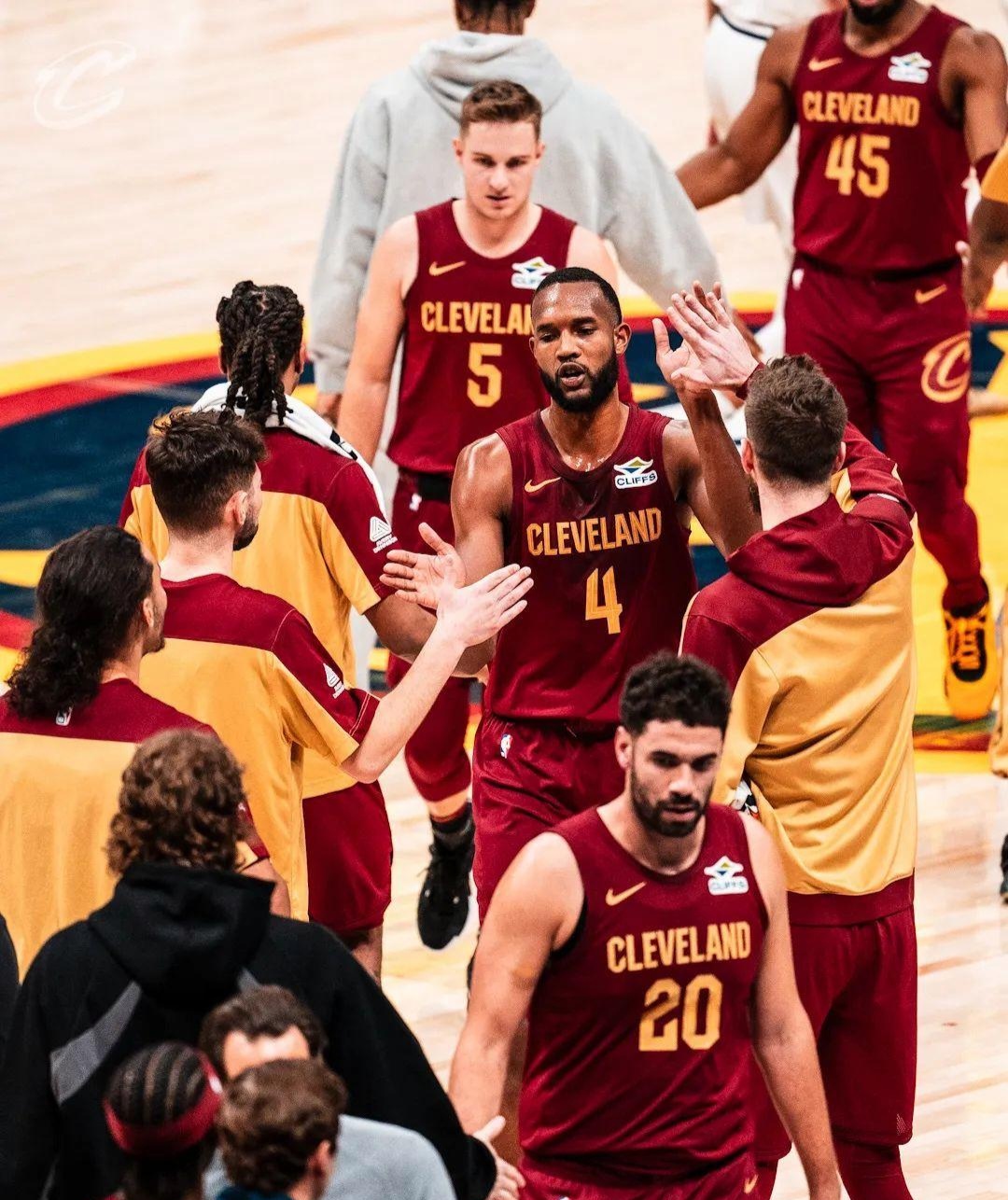 关于骑士队前锋展现突出表现,成为球队得分王的信息 关于骑士队前锋展现突出表现,成为球队得分王的信息