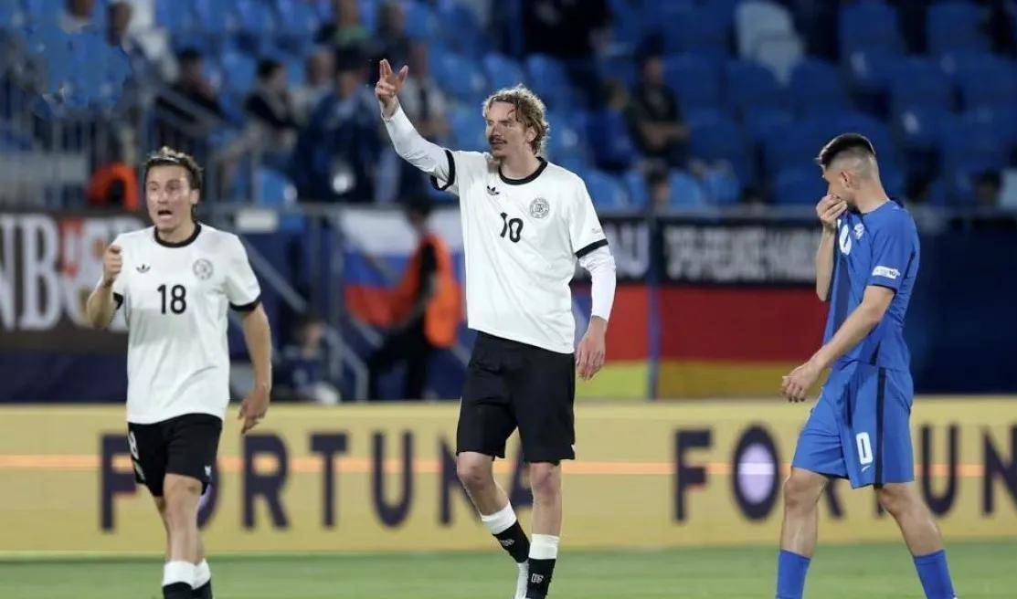 关于瓦尔迪压哨进球，英格兰豪取三分的信息