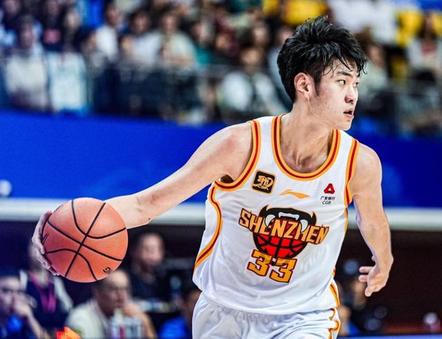 篮球新星首次入围国家队,为荣登场比赛 篮球新星首次入围国家队,为荣登场比赛