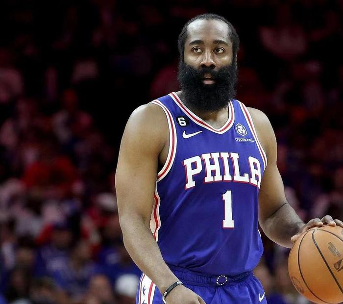 哈登遭遇伤病困扰，篮网队面临挑战