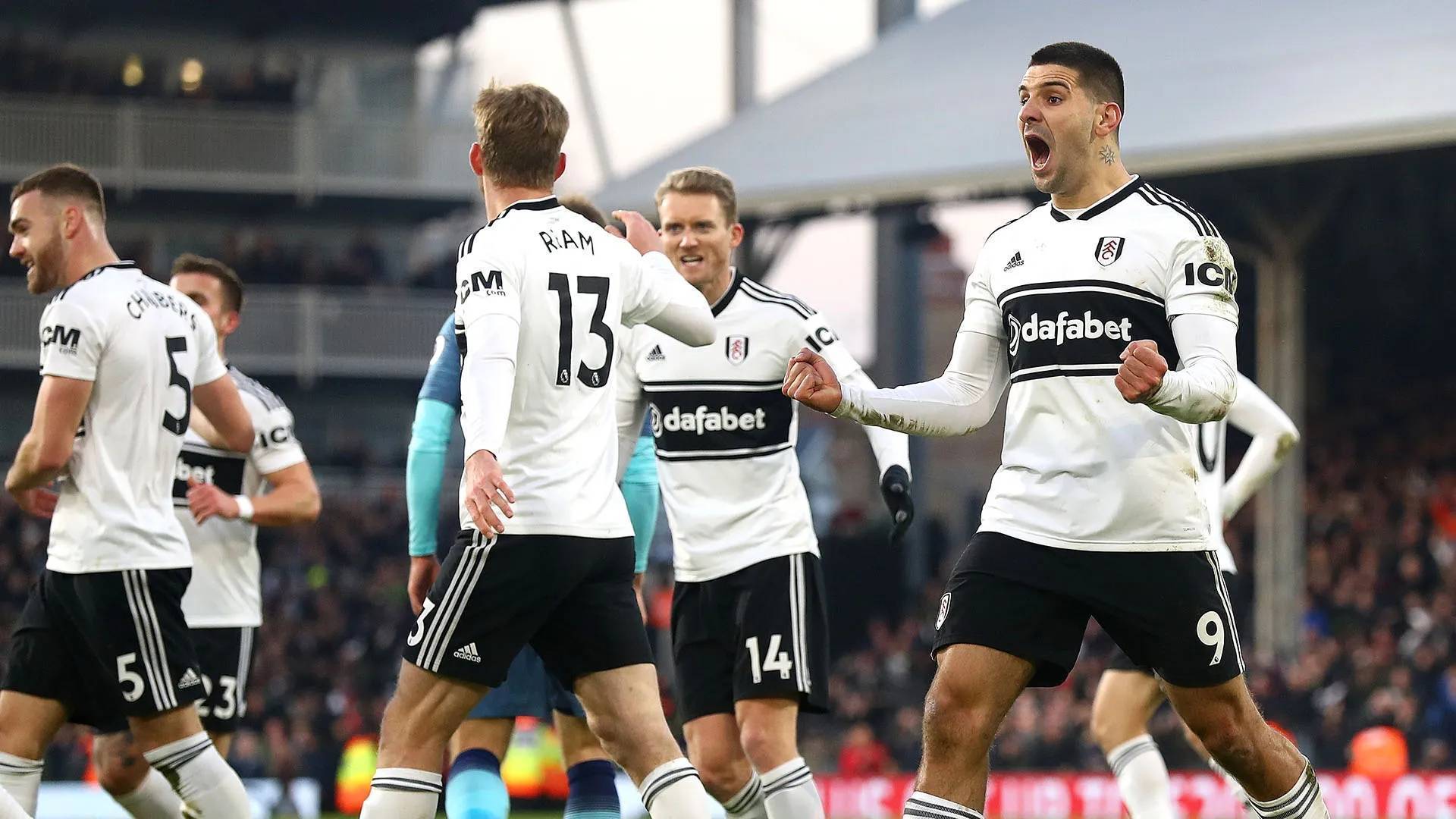 包含斯图加特球员集体训练，备战杯赛的词条