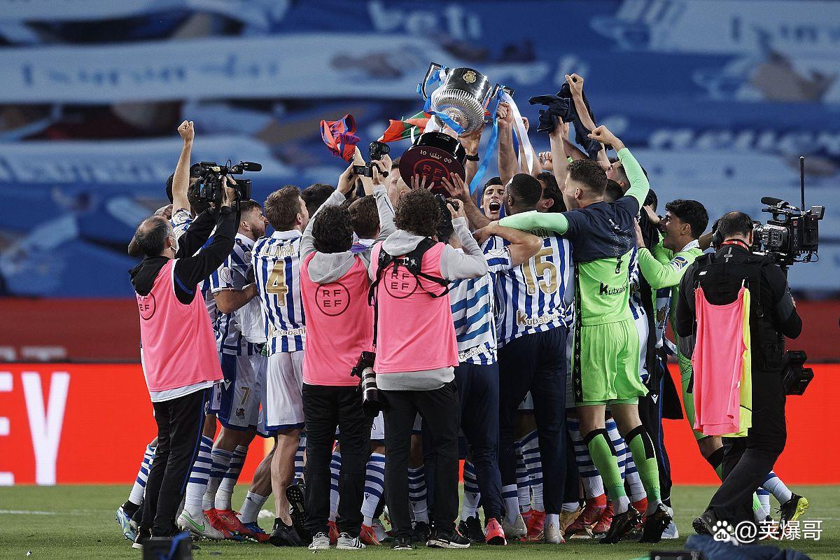 包含斯图加特球员集体训练，备战杯赛的词条