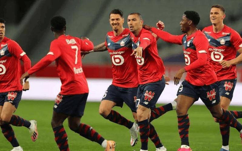 里尔客场战胜雷恩，暂时领跑法甲