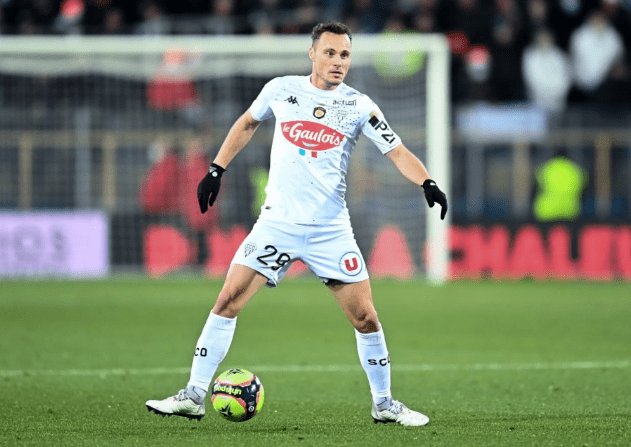 第戎客场与安格斯握手言和,积分保持平稳的简单介绍 第戎客场与安格斯握手言和,积分保持平稳的简单介绍