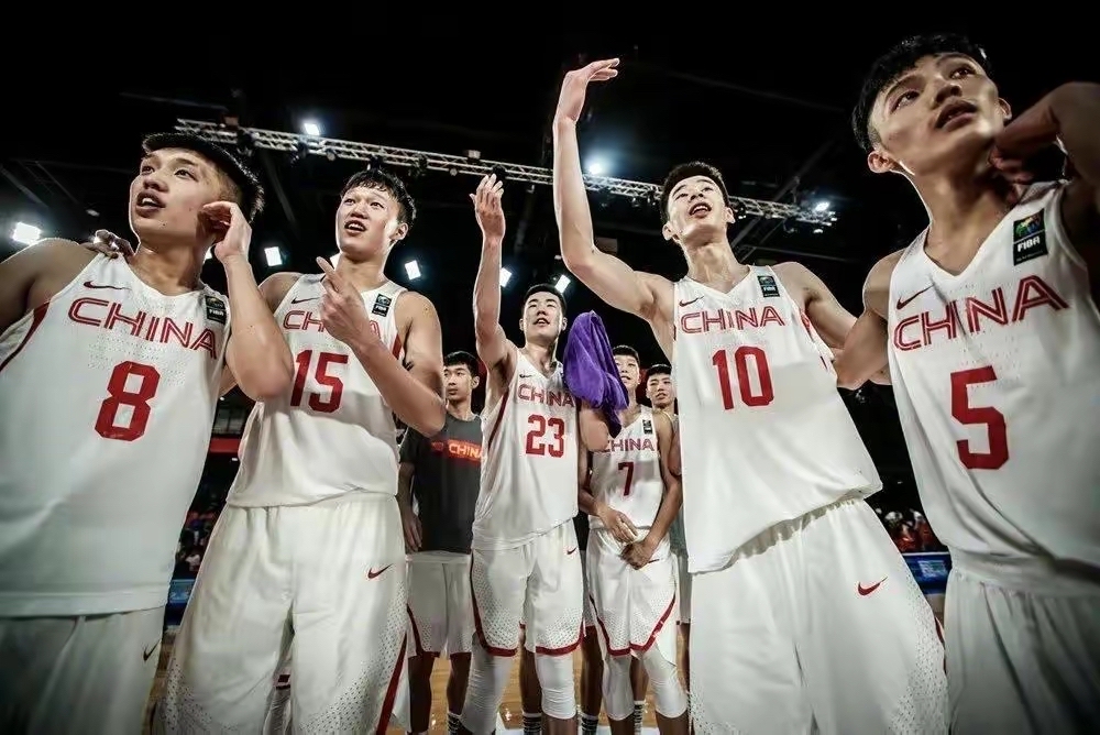 斯特温尼奇队在比赛中表现出色，获得关键胜利