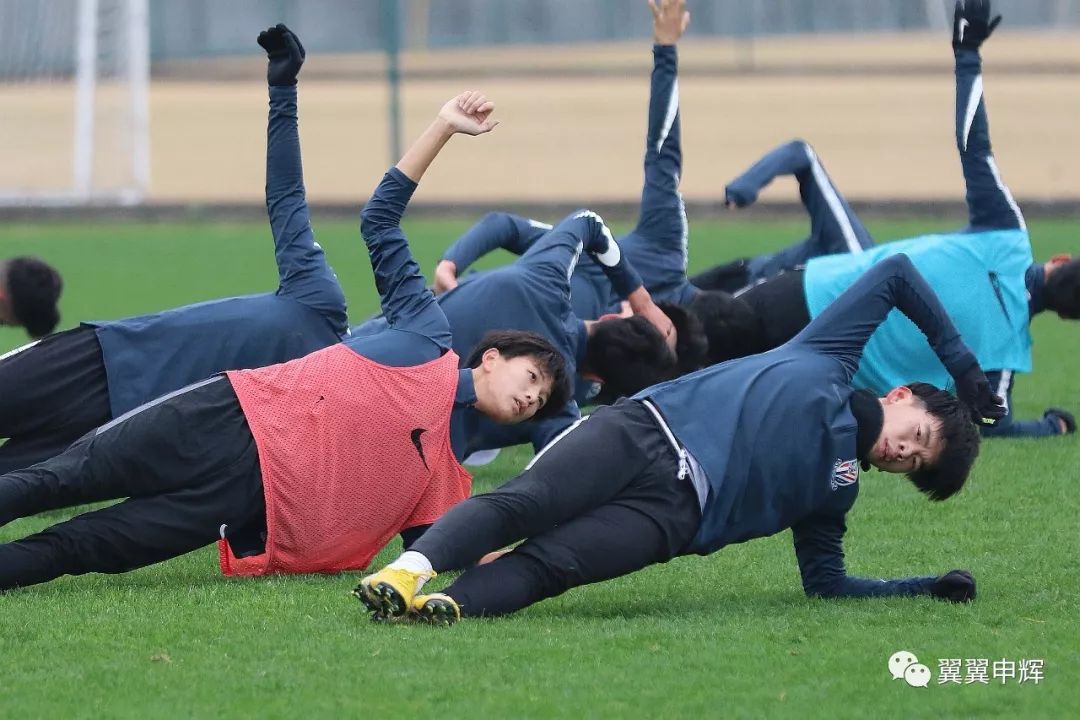 球队启程前往海外拉练，备战新赛季