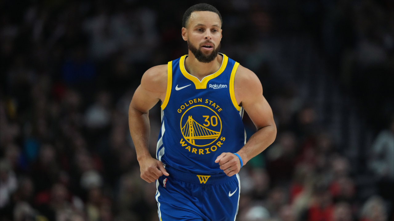 勇士战狼队大胜首秀,库里暴力砍下+ 勇士战狼队大胜首秀,库里暴力砍下+