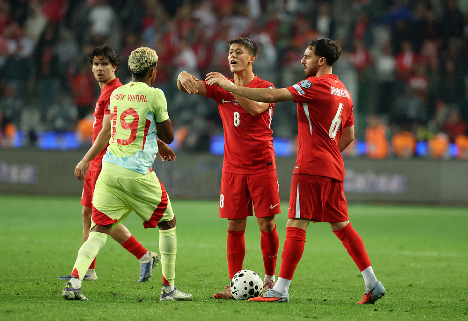 梅西、苏亚雷斯联手，巴萨横扫赫塔费