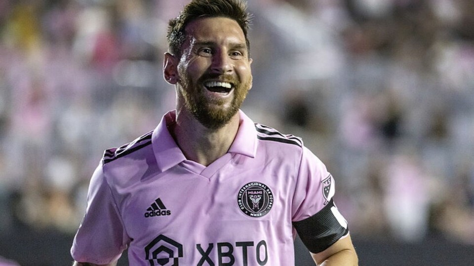 梅西场上表现出色，再次成为球队的救世主！